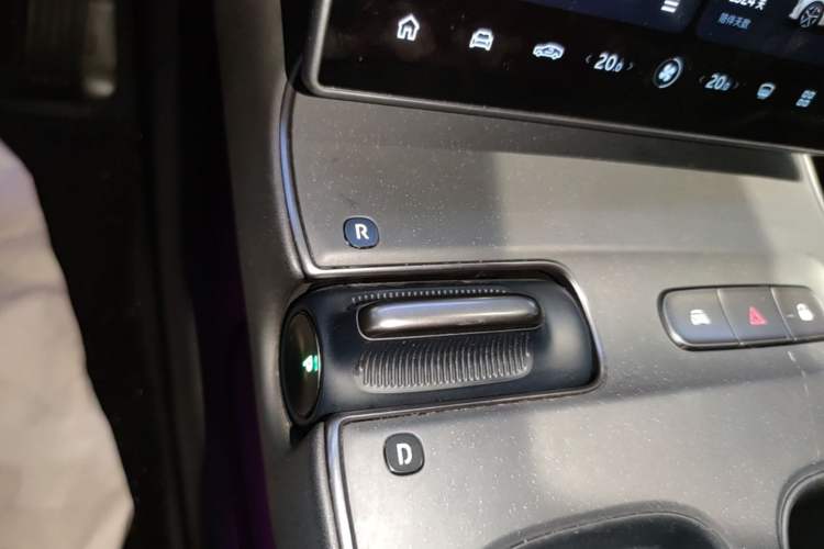Used Nio ET5 2022 75 kWh Gear Lever