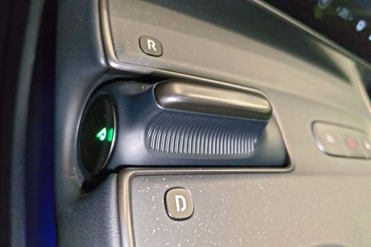 Used Nio ET5 2022 75 kWh Gear Lever