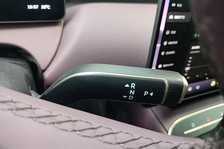 Used Nio ET5 2022 75 kWh Gear Lever