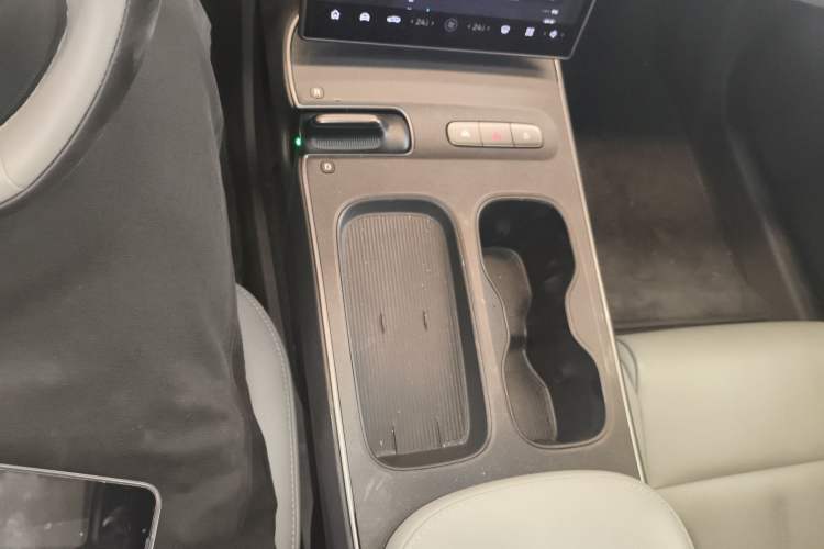 Used Nio ET5 2022 75 kWh Gear Lever
