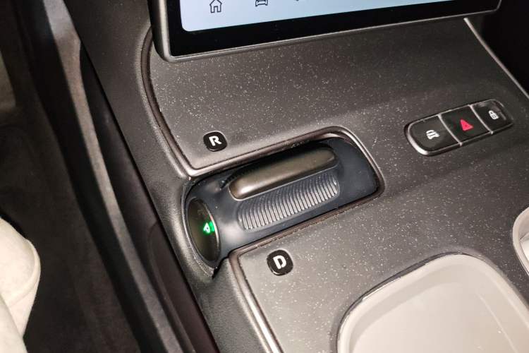 Used Nio ET5 2022 75 kWh Gear Lever