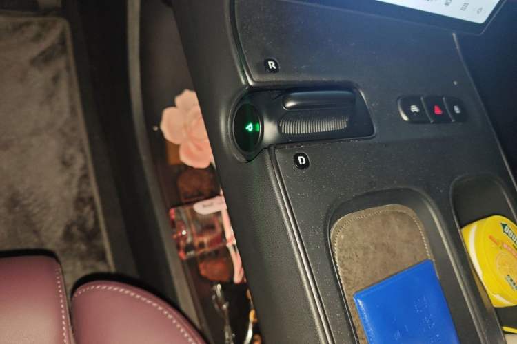 Used Nio ET5 2022 100 kWh Gear Lever