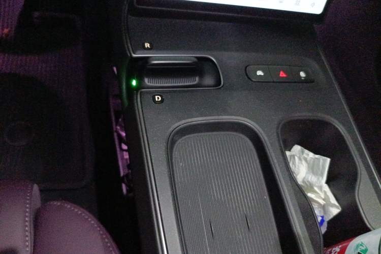 Used Nio ET5 2022 75 kWh Gear Lever