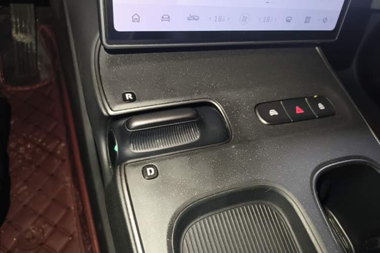 Used Nio ET5 2022 75 kWh Gear Lever