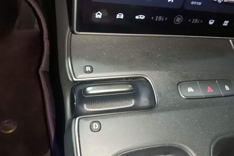 Used Nio ET5 2022 75 kWh Gear Lever