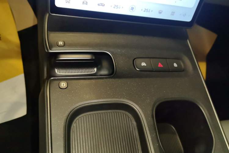 Used Nio ET5 2022 75 kWh Gear Lever