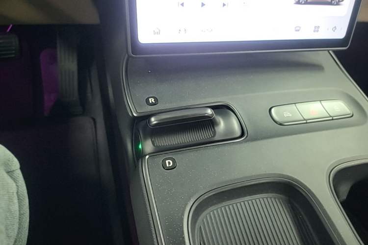 Used Nio ET5 2022 75 kWh Gear Lever