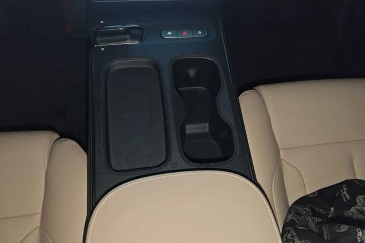 Used Nio ET5 2022 75 kWh Gear Lever