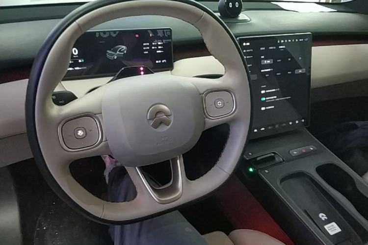 Used Nio ET5 2022 75 kWh Center Console