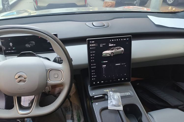 Used Nio ET5 2022 75 kWh Center Console