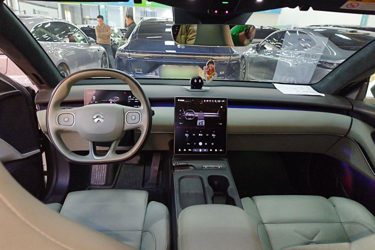 Used Nio ET5 2022 75 kWh Center Console