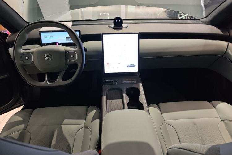 Used Nio ET5 2022 75 kWh Center Console