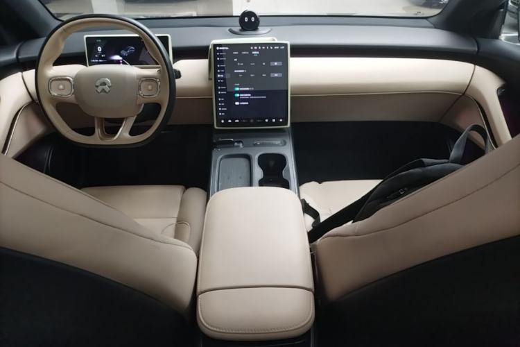 Used Nio ET5 2022 75 kWh Center Console