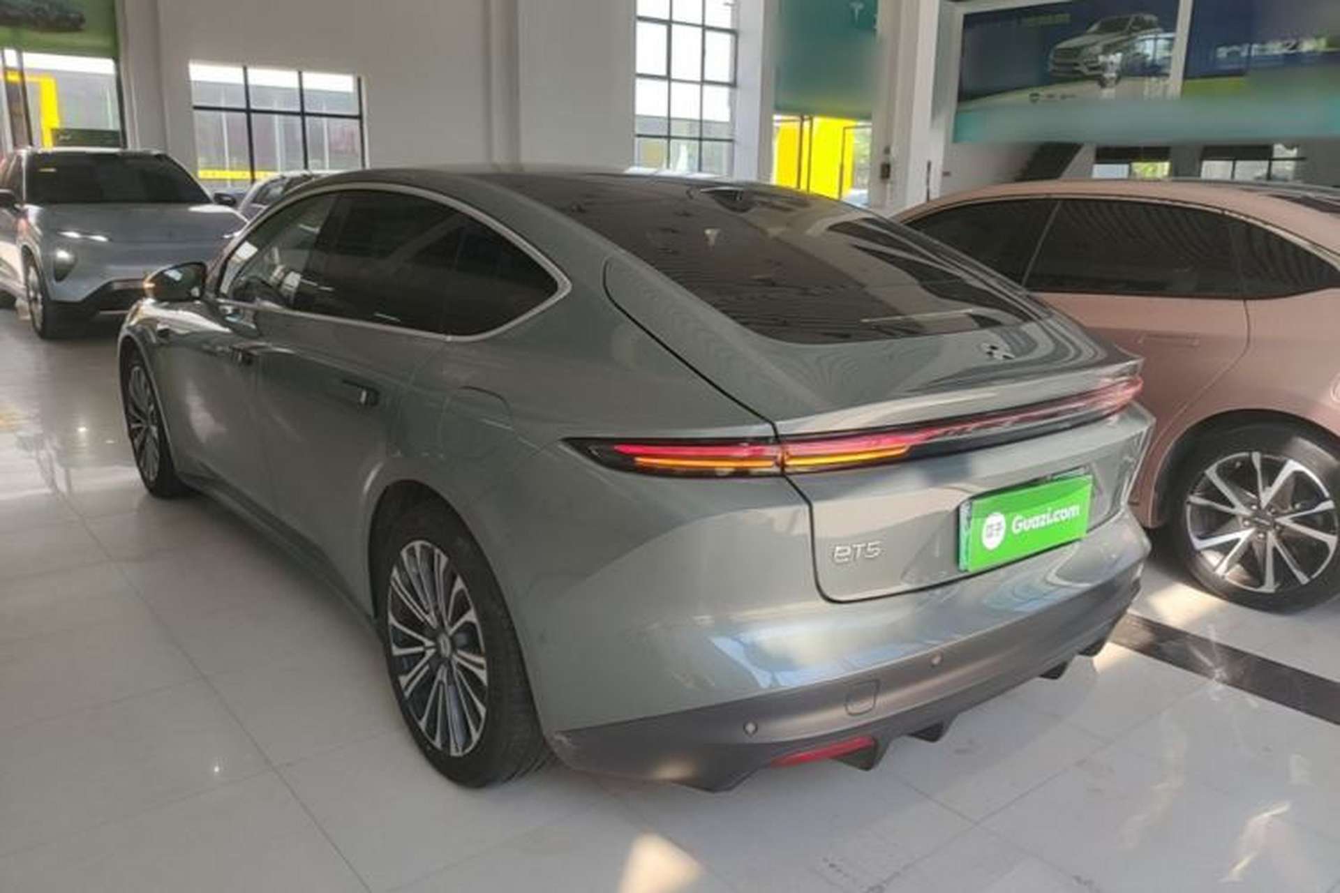 Used Nio ET5 2022 75 kWh Exterior 2