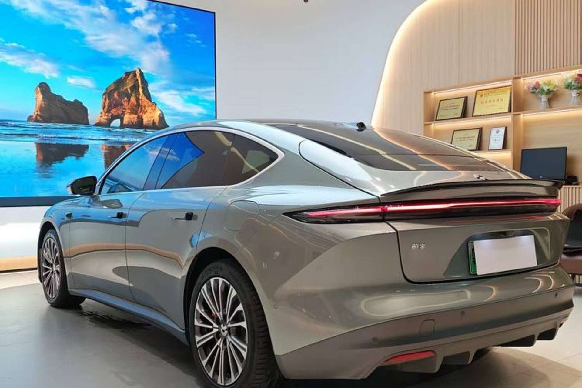 Used Nio ET5 2022 75 kWh Exterior 4