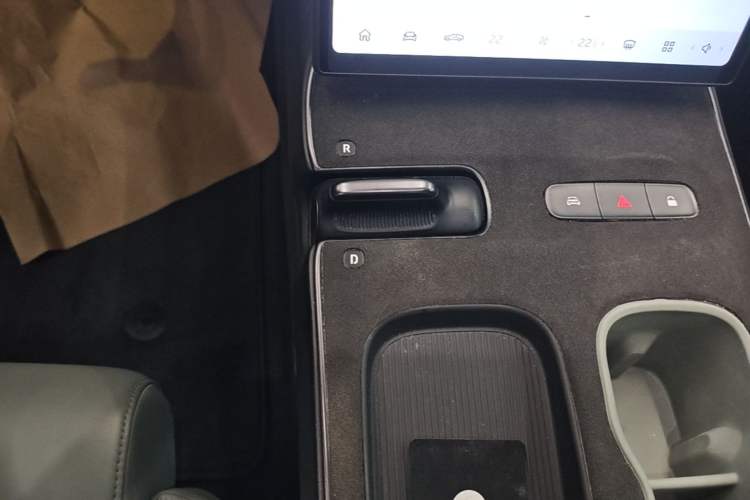 Used Nio ET5 2022 75 kWh Gear Lever