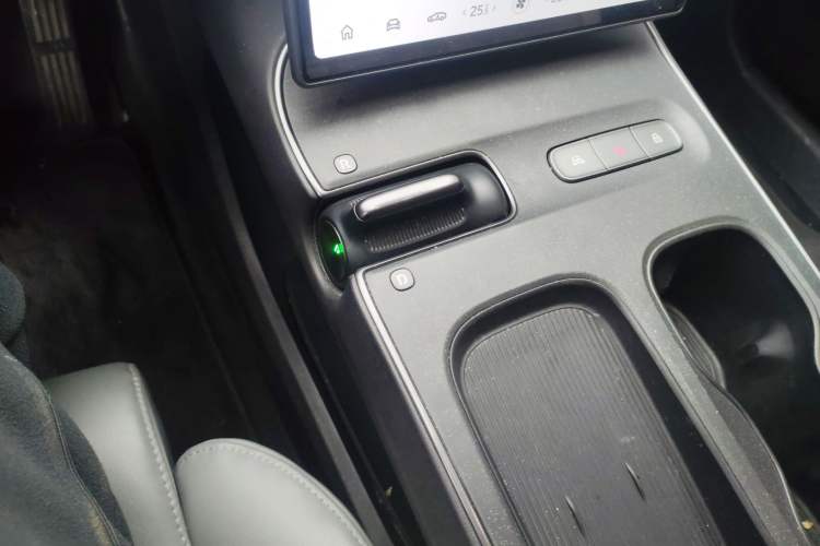 Used Nio ET5 2022 75 kWh Gear Lever