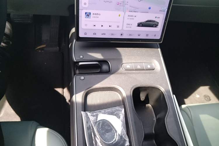 Used Nio ET5 2022 75 kWh Gear Lever