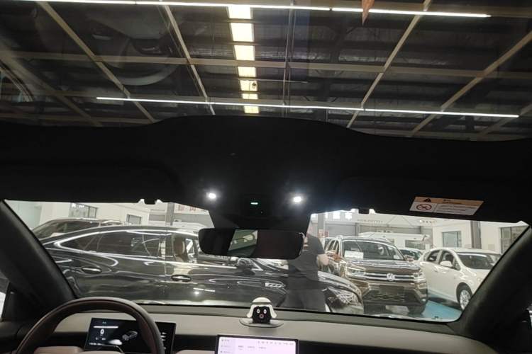 Used Nio ET5 2022 75 kWh Headliner