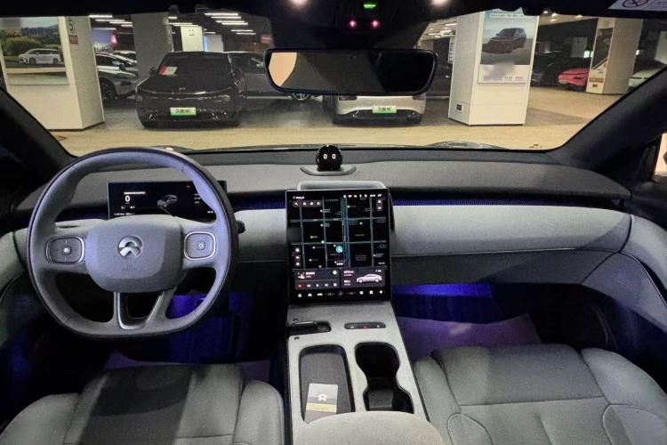 Used Nio ET5 2022 75 kWh Interior 4