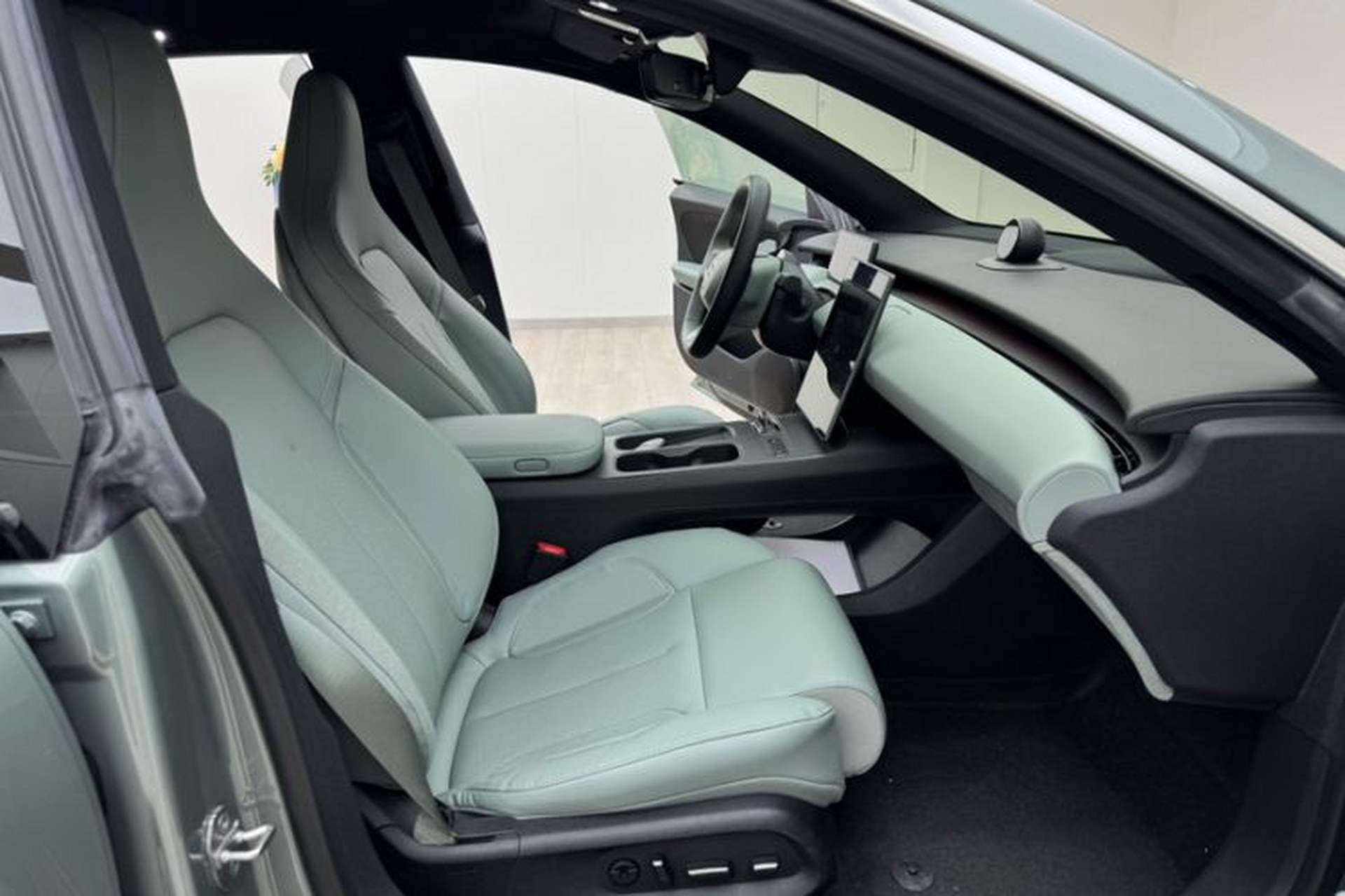 Used Nio ET5 2022 75 kWh Interior 6