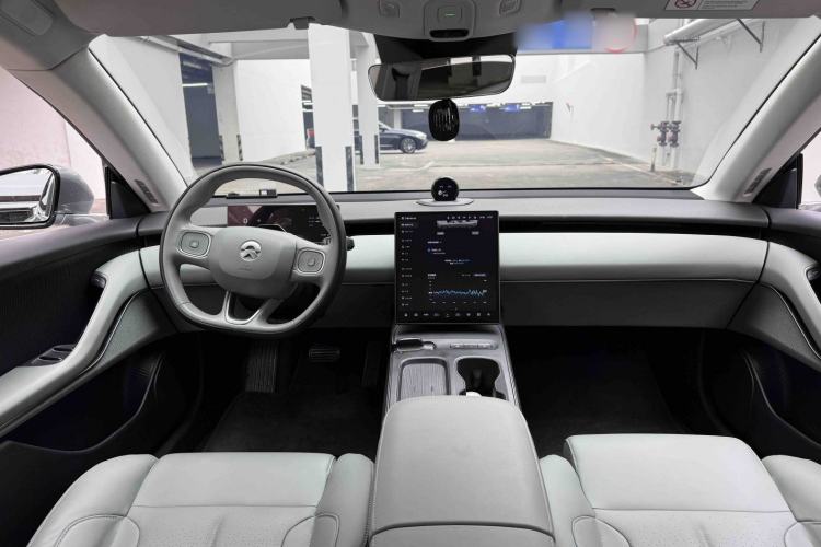 Used Nio ET5 2022 75 kWh Interior 9