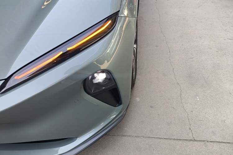 Used Nio ET5 2022 75 kWh Left Front Headlight