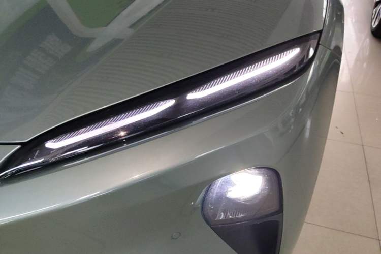 Used Nio ET5 2022 75 kWh Left Front Headlight