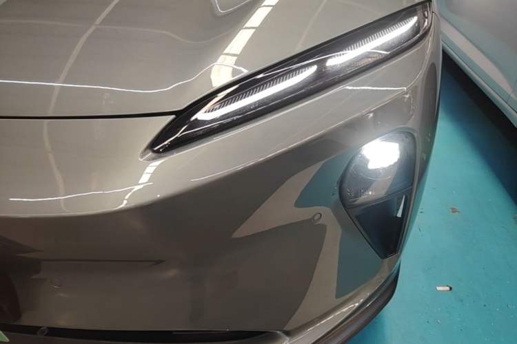 Used Nio ET5 2022 75 kWh Left Front Headlight