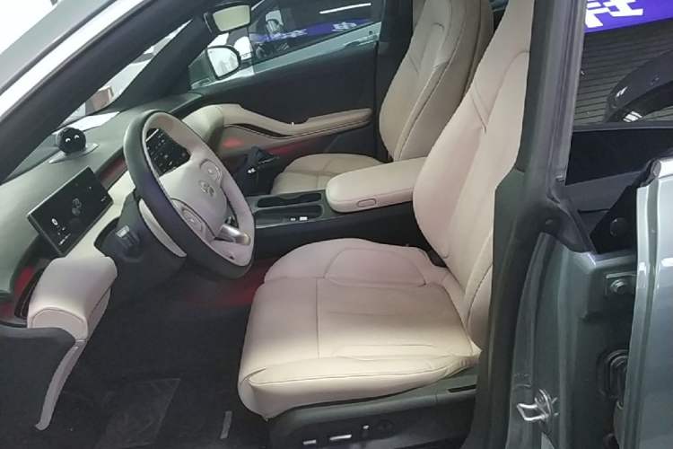 Used Nio ET5 2022 75 kWh Left Front Seat