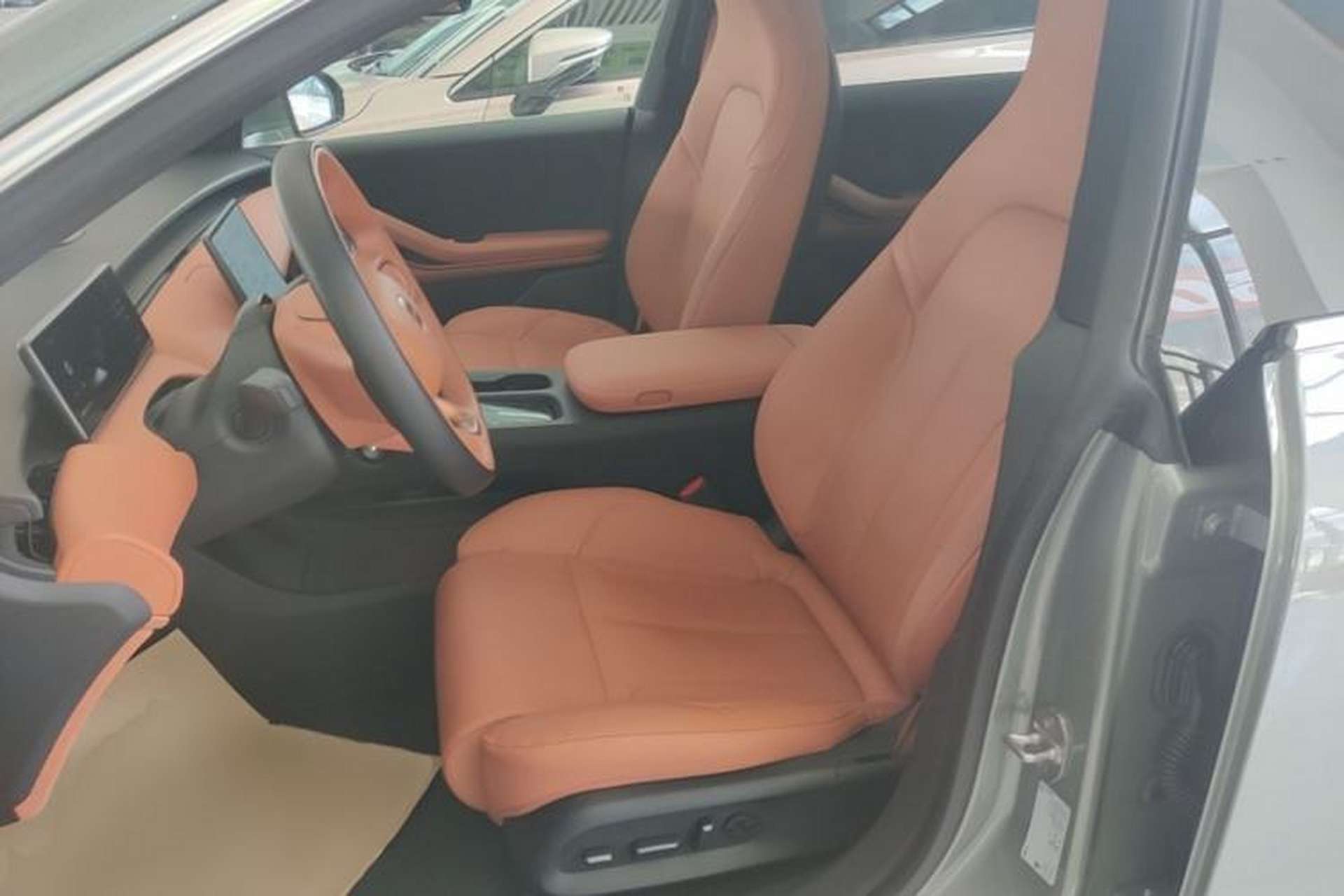 Used Nio ET5 2022 75 kWh Left Front Seat