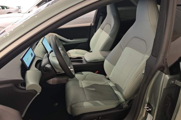 Used Nio ET5 2022 75 kWh Left Front Seat