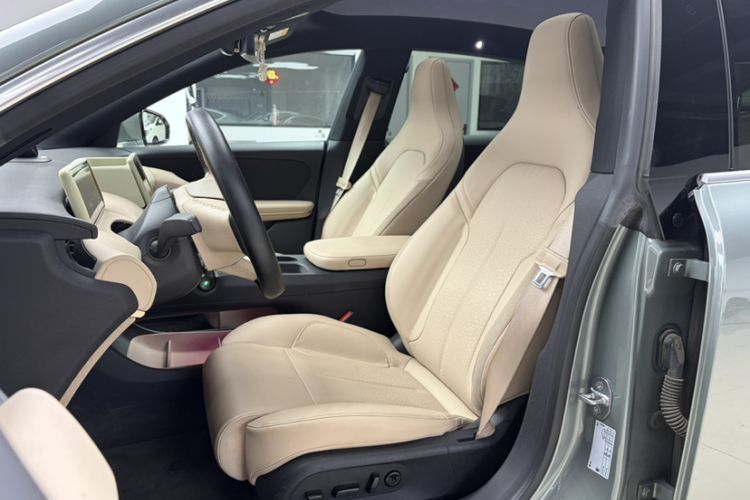 Used Nio ET5 2022 75 kWh Left Front Seat