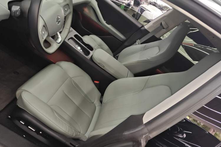 Used Nio ET5 2022 75 kWh Left Front Seat