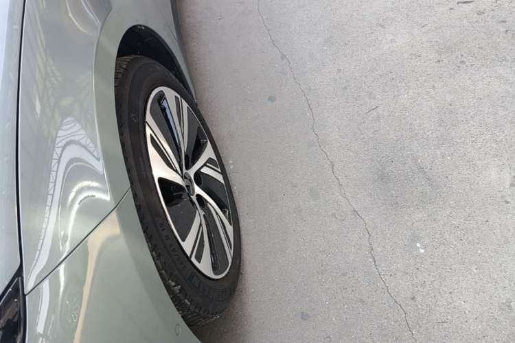 Used Nio ET5 2022 75 kWh Left Front Wheel Hub