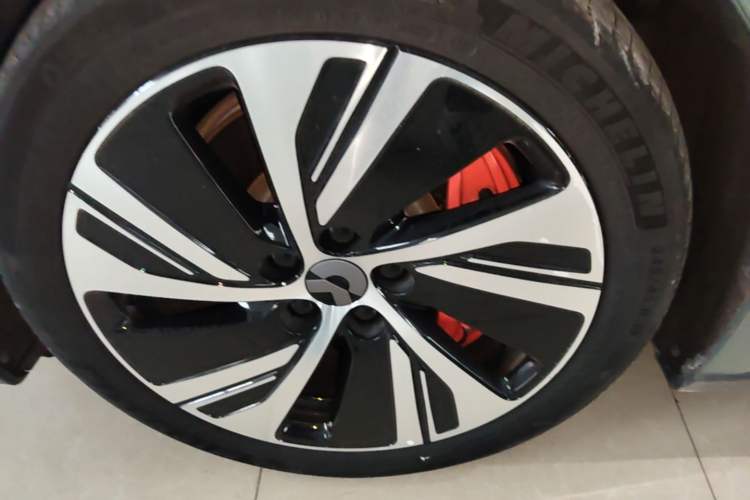 Used Nio ET5 2022 75 kWh Left Front Wheel Hub
