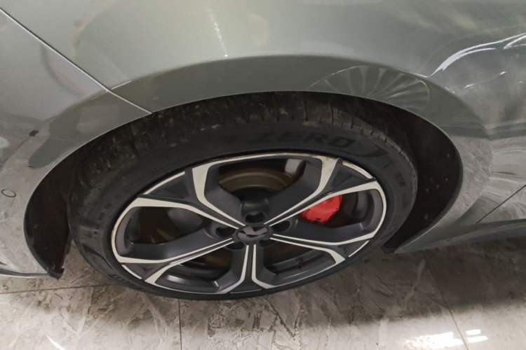 Used Nio ET5 2022 75 kWh Left Front Wheel Hub
