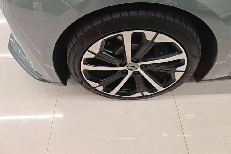 Used Nio ET5 2022 75 kWh Left Front Wheel Hub