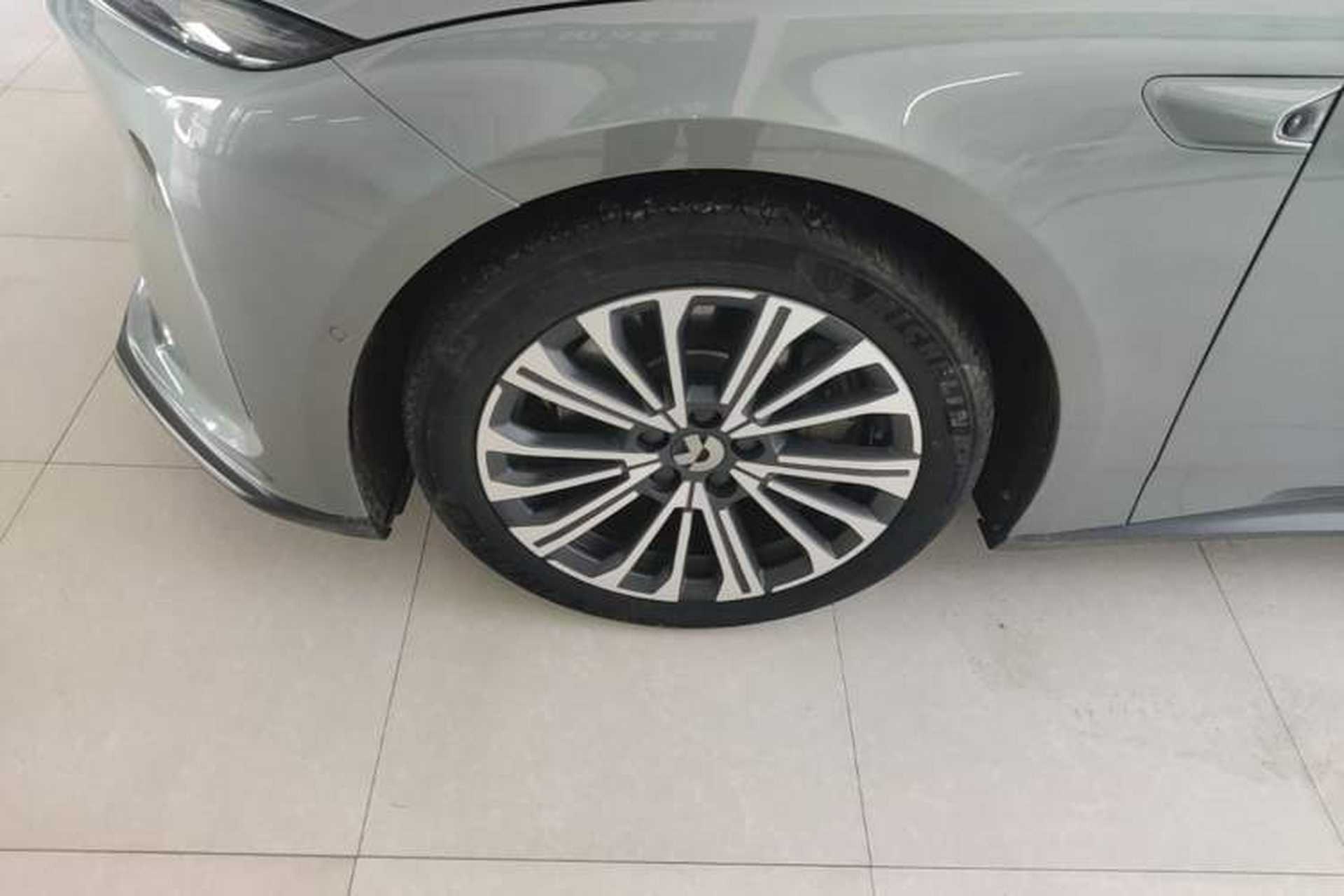 Used Nio ET5 2022 75 kWh Left Front Wheel Hub