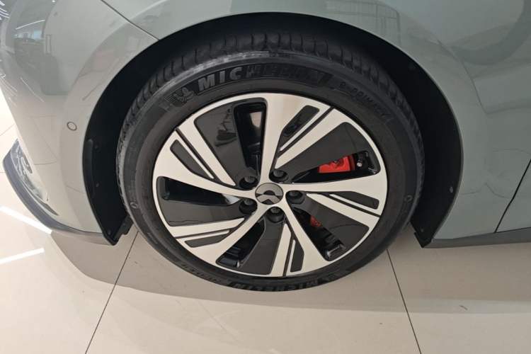 Used Nio ET5 2022 75 kWh Left Front Wheel Hub
