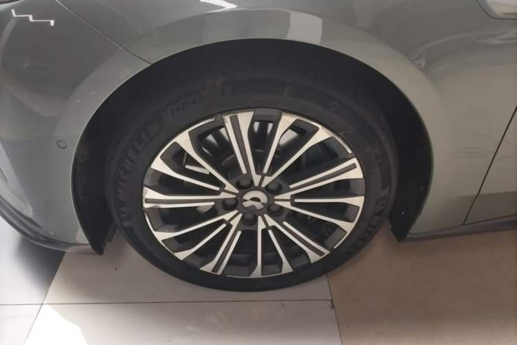 Used Nio ET5 2022 75 kWh Left Front Wheel Hub