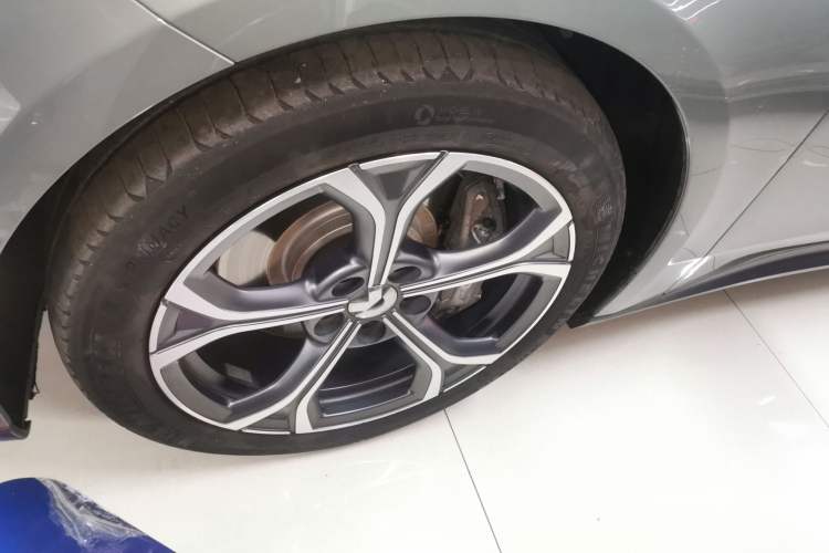 Used Nio ET5 2022 75 kWh Left Front Wheel Hub