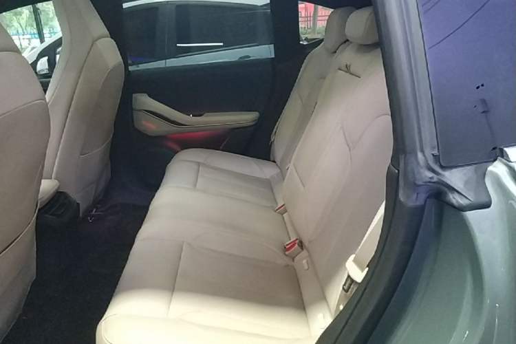 Used Nio ET5 2022 75 kWh Left Rear Seat
