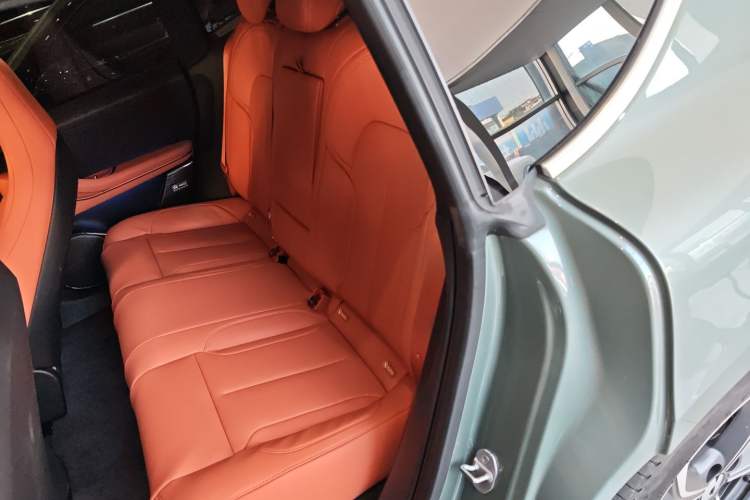 Used Nio ET5 2022 75 kWh Left Rear Seat