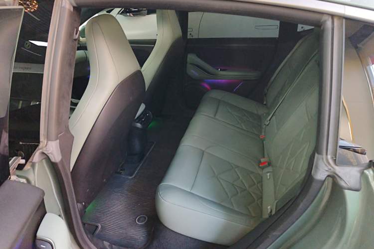 Used Nio ET5 2022 75 kWh Left Rear Seat