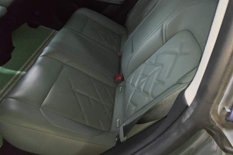 Used Nio ET5 2022 75 kWh Left Rear Seat