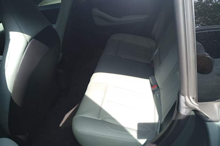 Used Nio ET5 2022 75 kWh Left Rear Seat