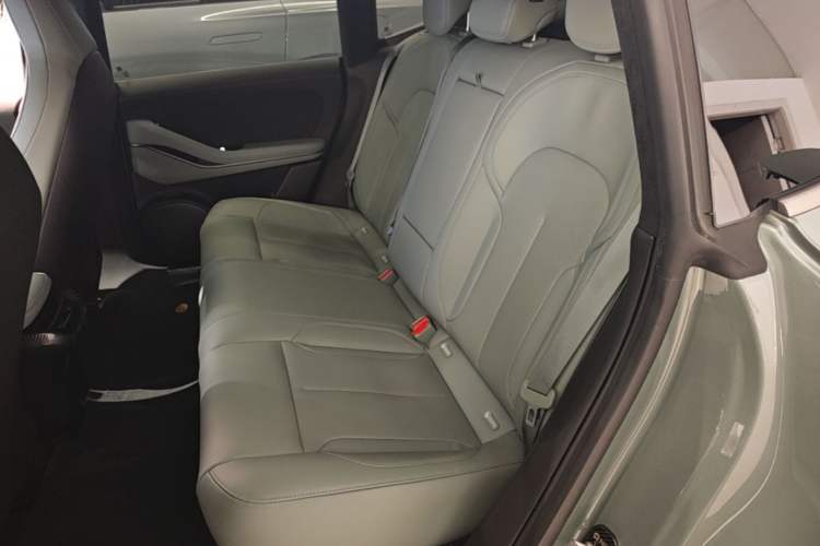 Used Nio ET5 2022 75 kWh Left Rear Seat