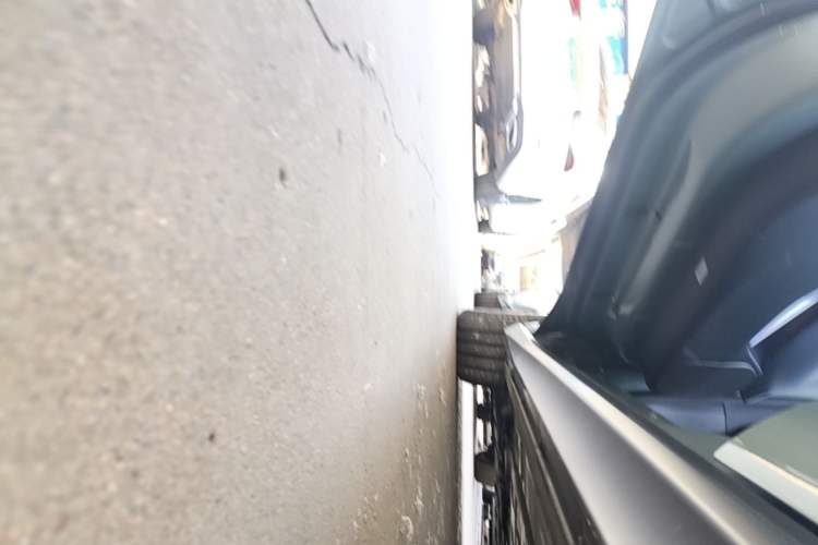 Used Nio ET5 2022 75 kWh Left Side Sill