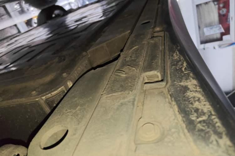 Used Nio ET5 2022 75 kWh Left Side Sill